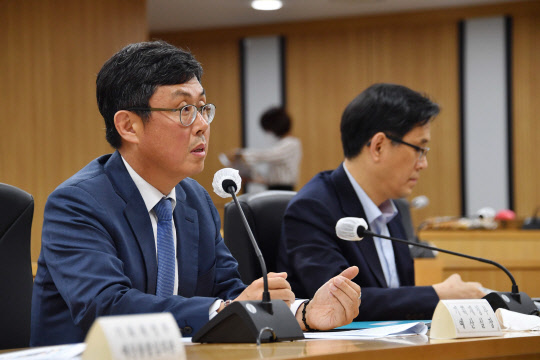 안도걸 기획재정부 예산실장이 19일 세종정부청사에서 열린 '2020년 지방재정협의회'에서 모두발언을 하고 있다. <기획재정부 제공>